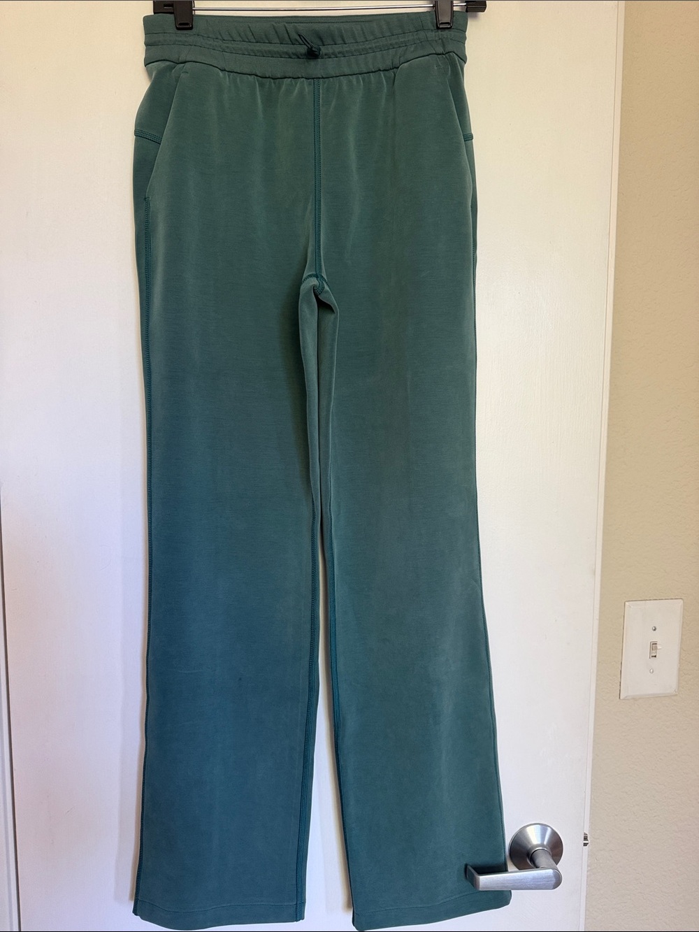 Lululemon pants in emerald green
